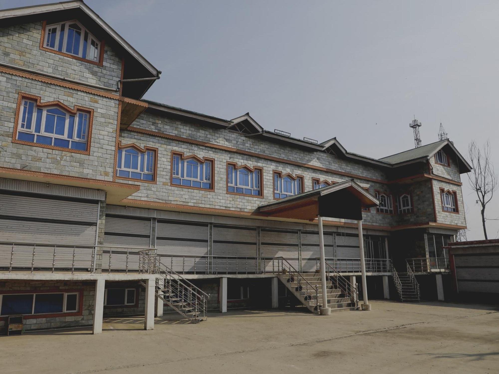 Capital O Sobo Central Srīnagar 외부 사진