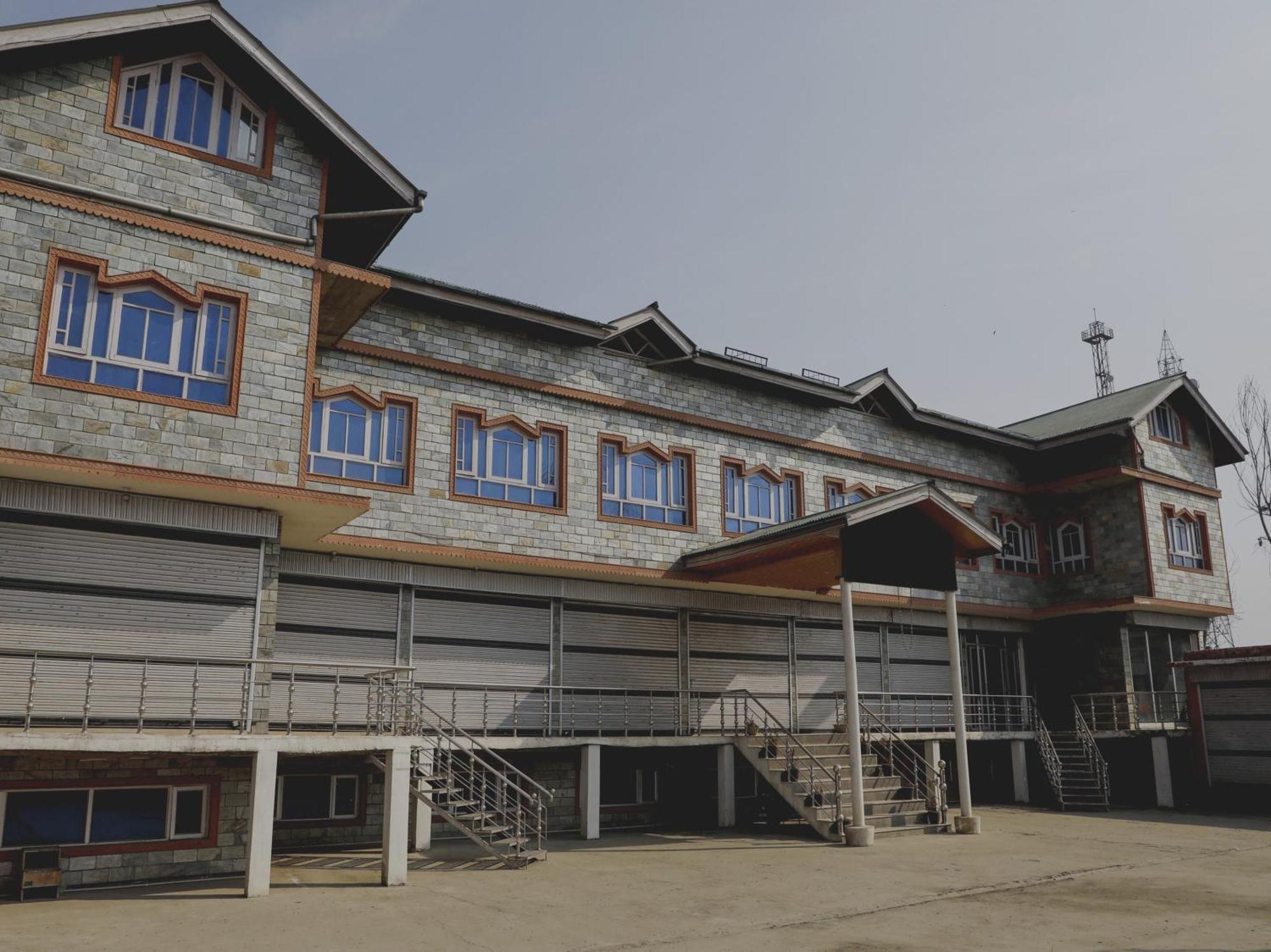 Capital O Sobo Central Srīnagar 외부 사진